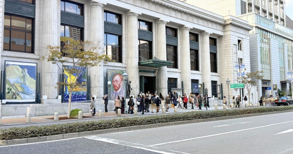 11月中旬の神戸市立博物館前の様子