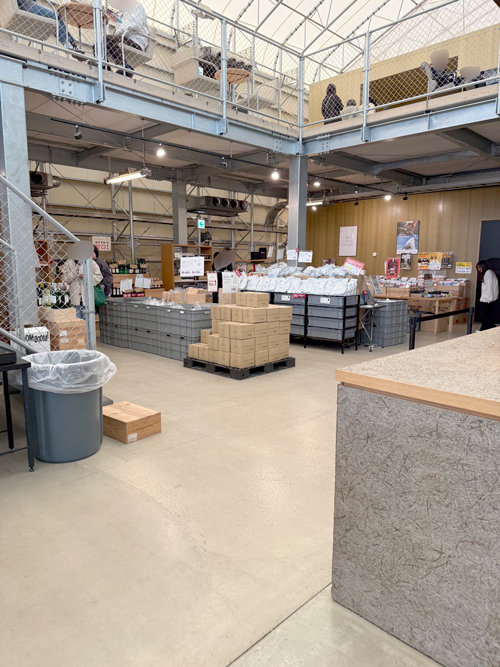 タカムラコーヒー淡路島の店内