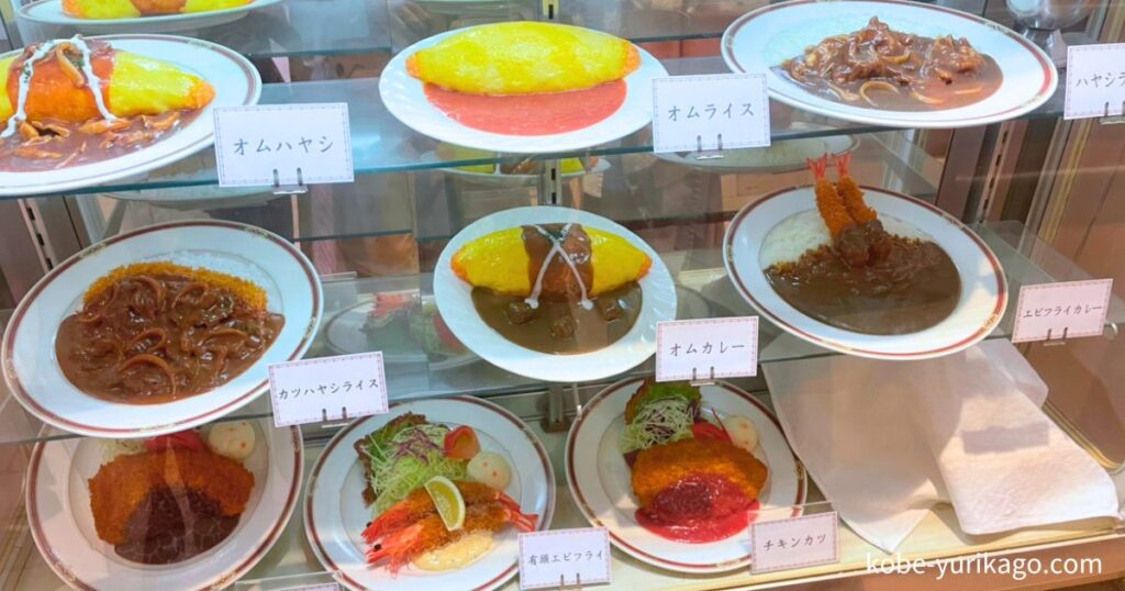 お店の入り口にはレトロなメニューサンプル